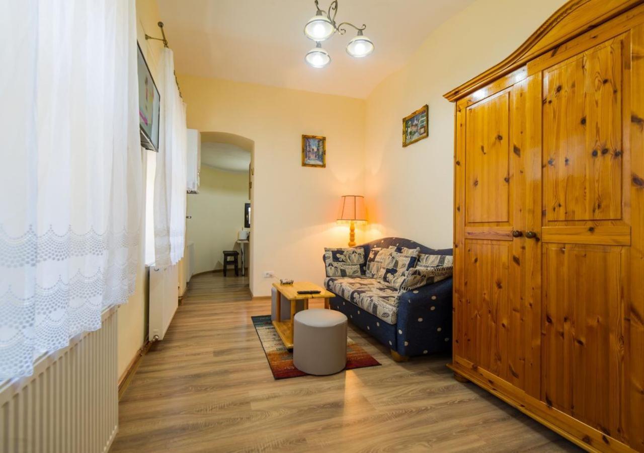 Apartment Carol Private Yard With Barbeque And Parking Sinaia Eksteriør bilde